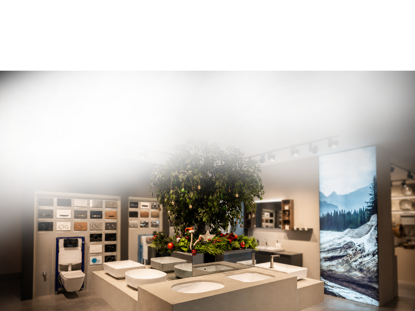 Showroom içinde Geberit gömme rezervuar adası ve seramik teşhir duvarları