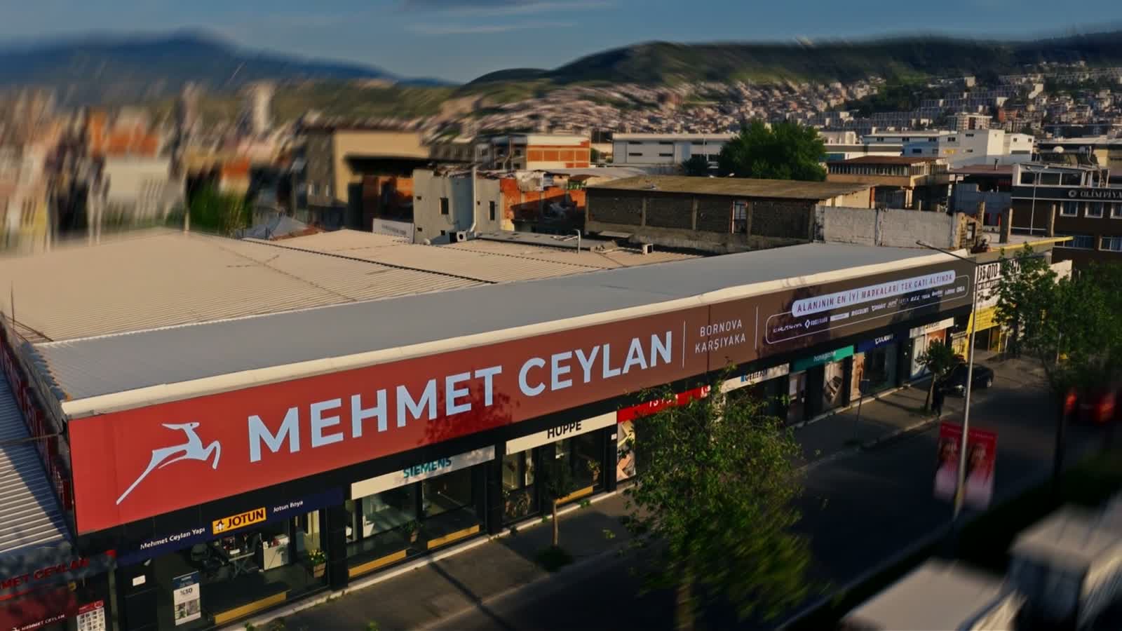 30. yıl filminin afişi: Mehmet Ceylan Yapı mağazasının havadan görünümü
